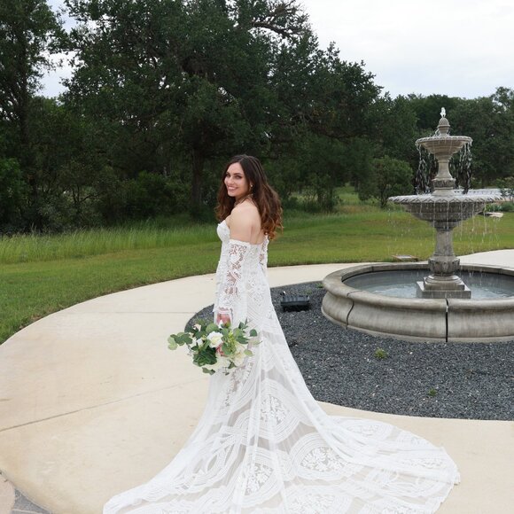 Rue De Seine- Adara Wedding Dress, with sleeves included - Picture 3 of 5